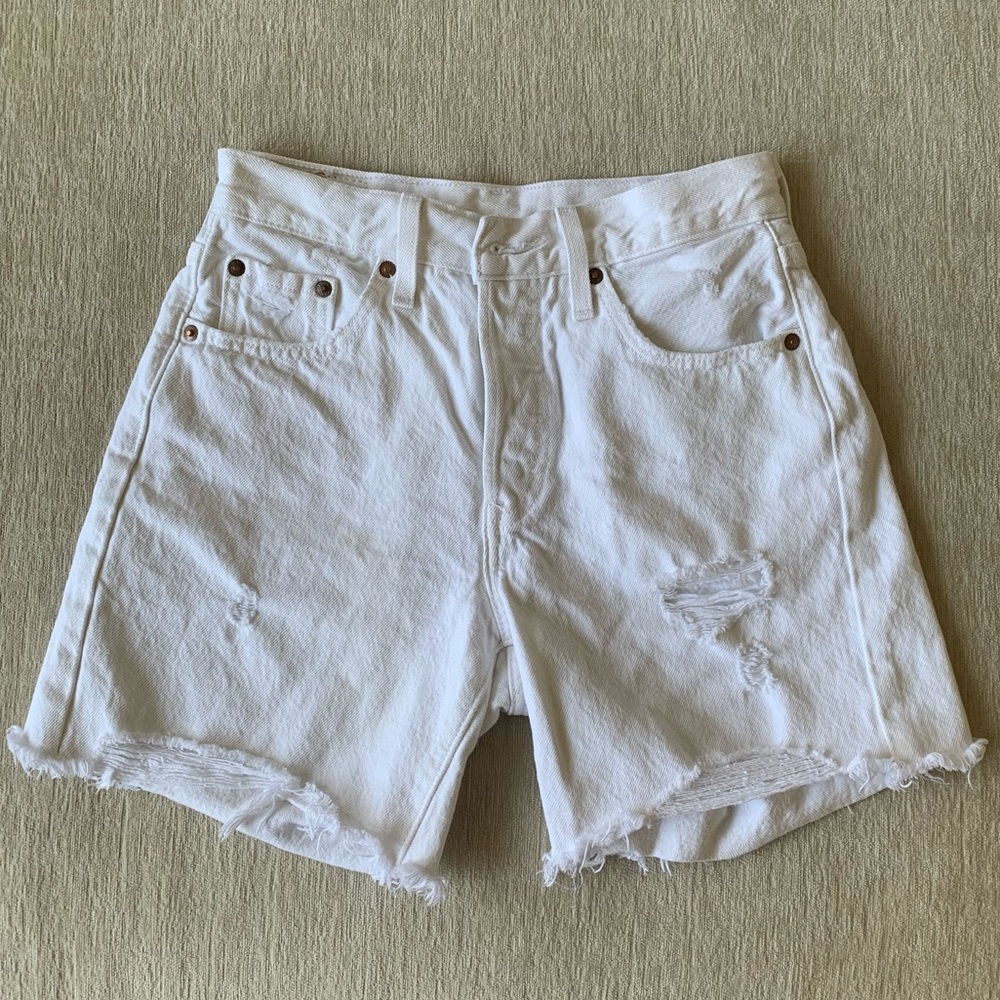 Levi’s 501 white shorts